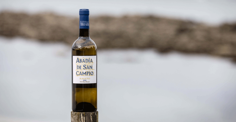 Javier Mariscal diseña la nueva imagen del albariño Abadía de San Campio